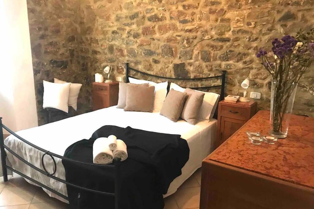 Villetta Indipendente Con Giardino Campiglia dʼOrcia Exteriér fotografie